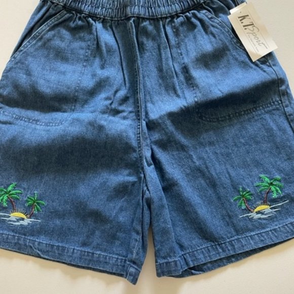 NWT Ladies Denim shorts- Size Lg 12-14 - Picture 1 of 5